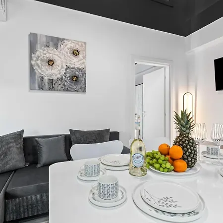 Blue Breeze Apartment *