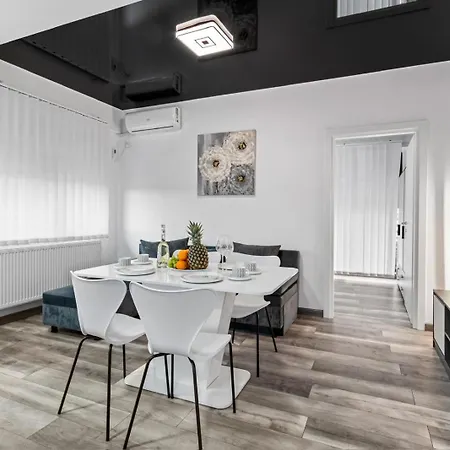 Blue Breeze Apartment *